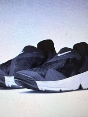 NIKE GO FLYEASE - BLACK SZ 6 NWT